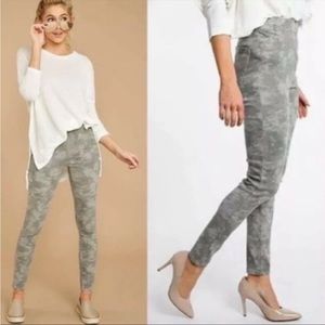 SPANX Ankle Jean-ish Ankle Leggings in Stone Wash Camo Sz M